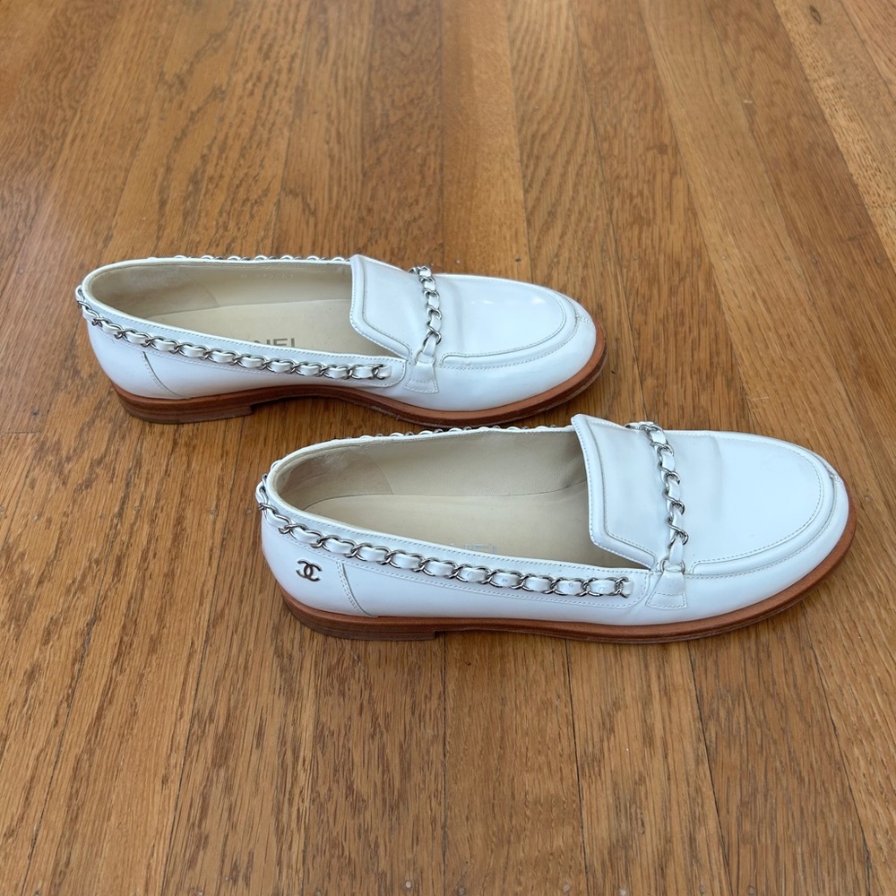 Chanel White Patent Leather Flats (Size 38)